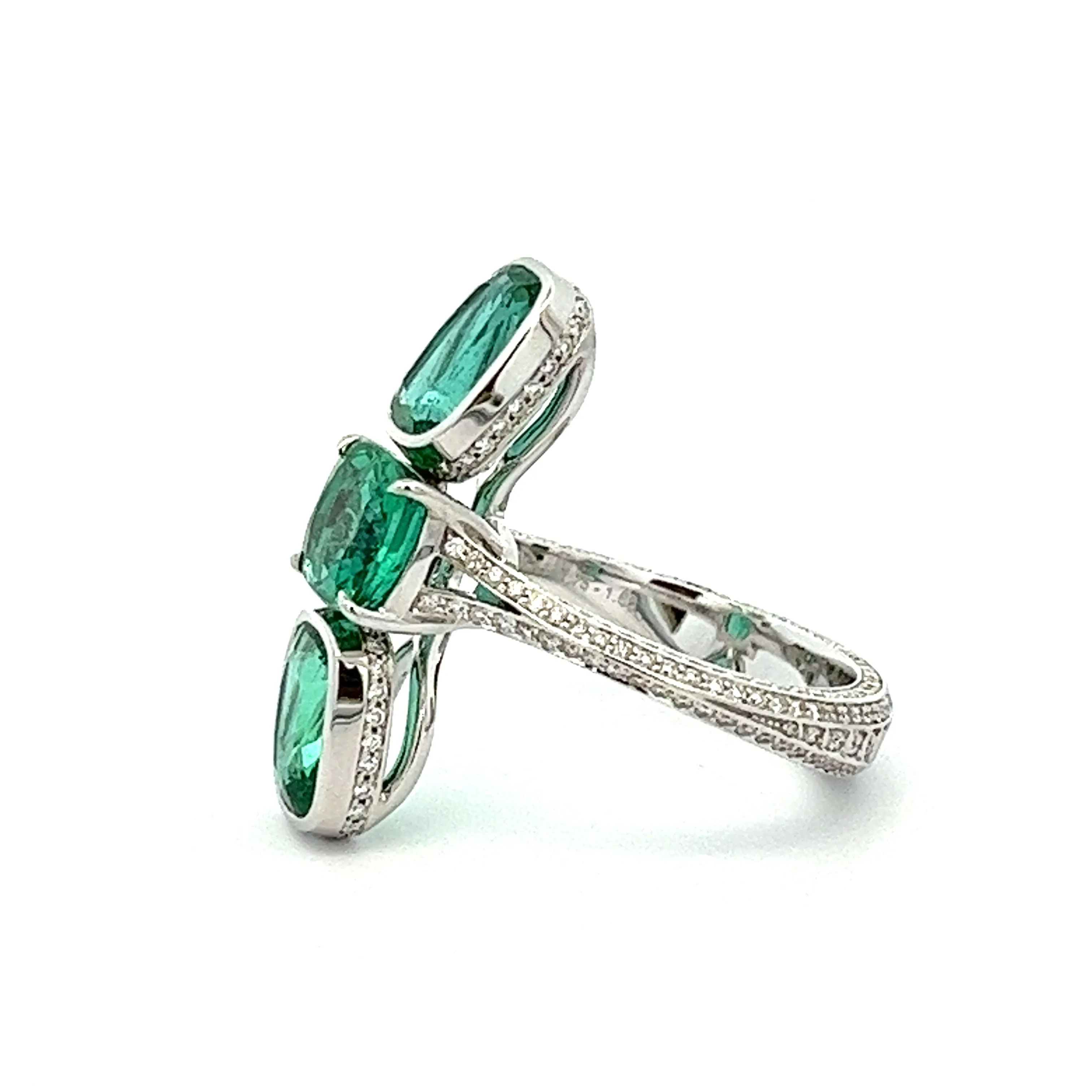 18k White Gold Diamond & Emerald Ring