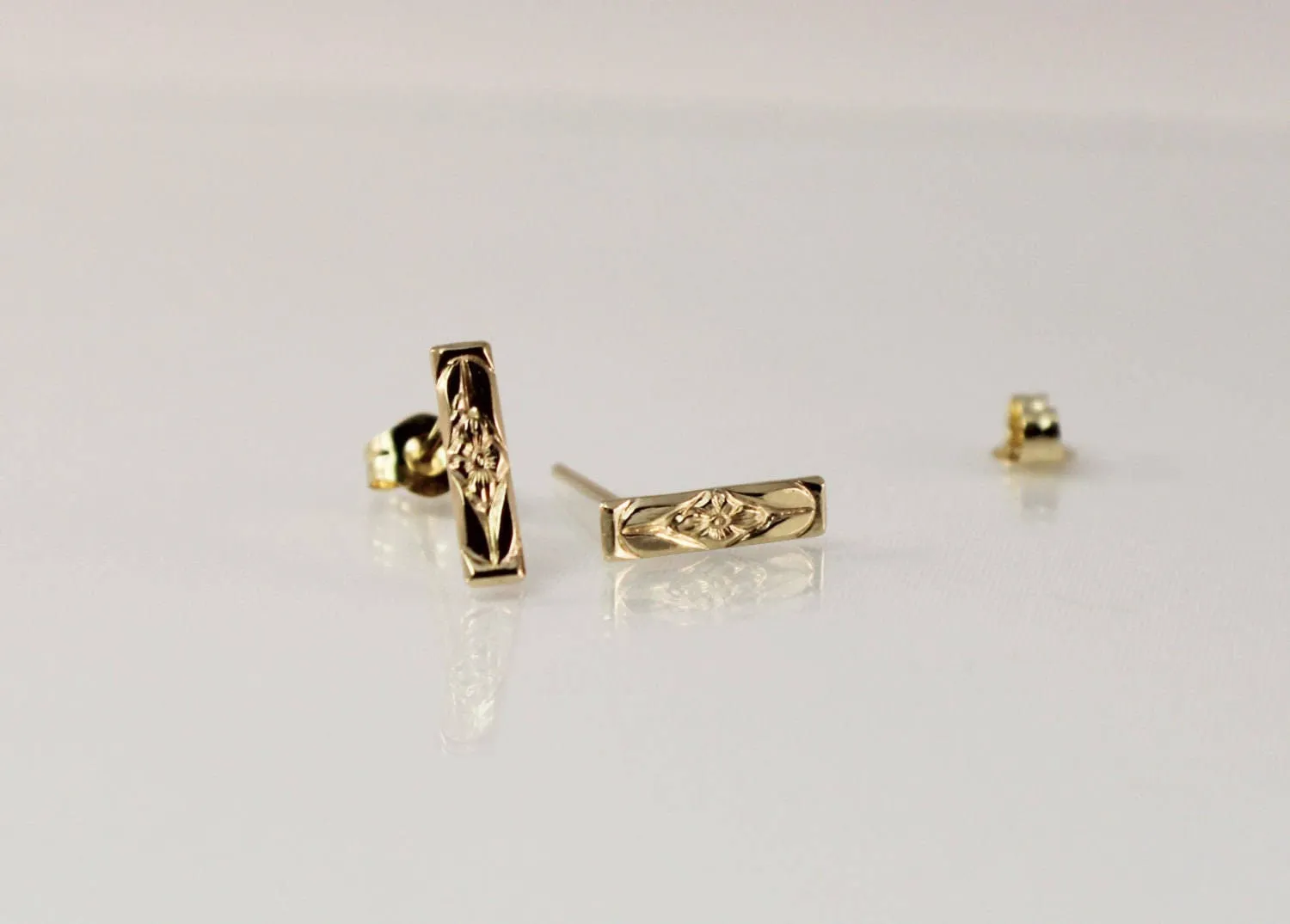 Bar Earrings, 14K Solid Gold Bar Earring, Solid Gold Stud Earrings, Gold Floral Earring, Floral Earrings, Modern Gold Stud, Solid Gold