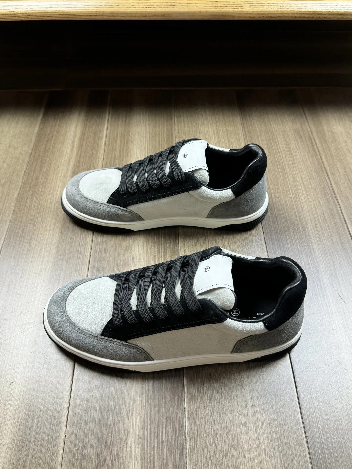 CC TRAINERS CALFSKIN WHITE GREY