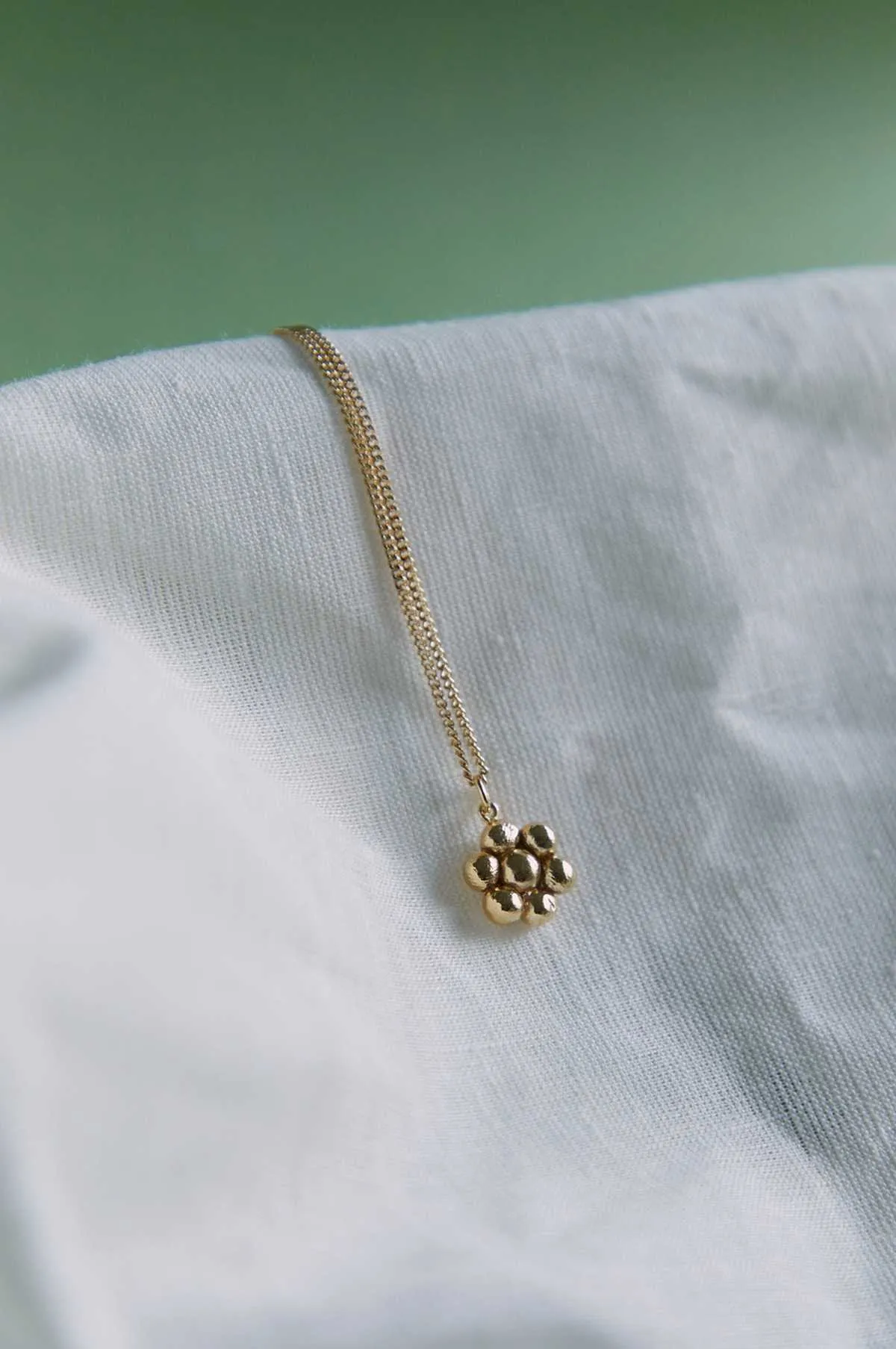 Flower Pendant Gold Necklace