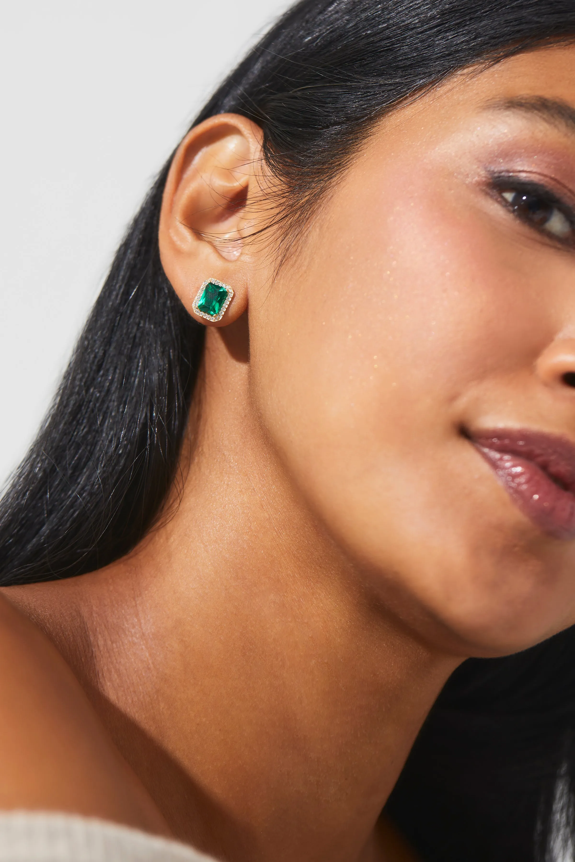 MODERN LOVE GREEN EMERALD HALO STUD EARRINGS