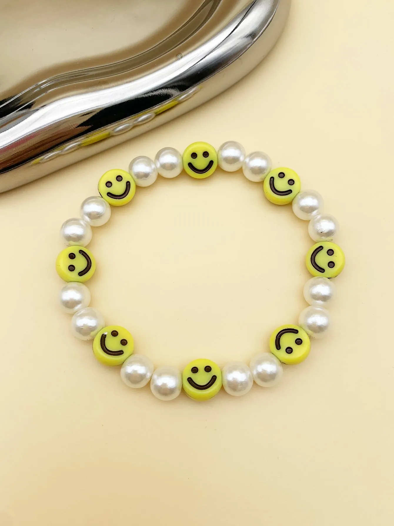 Yellow Smile Expression Detail Faux Pearl Decor Beaded Bracelet for Women Men