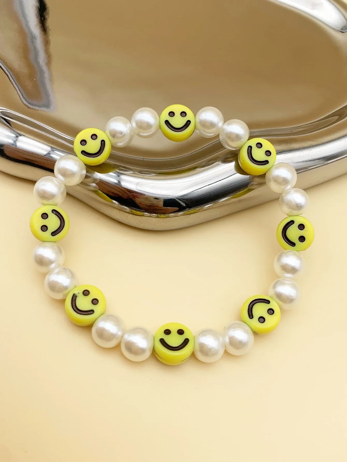 Yellow Smile Expression Detail Faux Pearl Decor Beaded Bracelet for Women Men